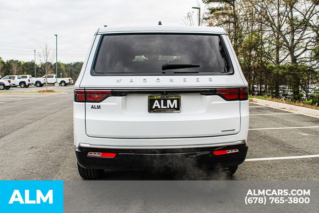 Used 2024 Jeep Wagoneer Series II w/ Flexible Seating Group image 11