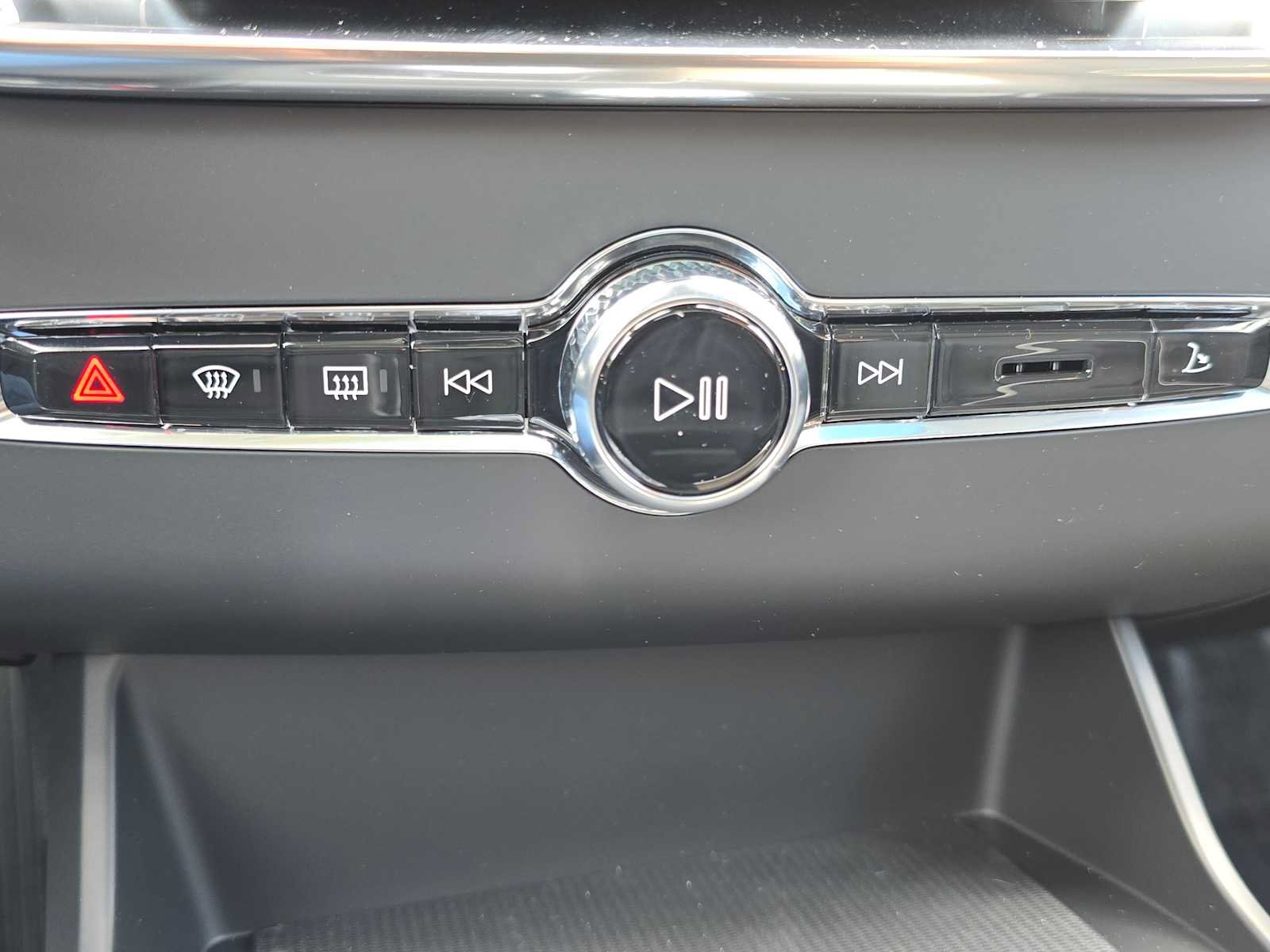 New 2026 Volvo XC90 B6 Plus w/ Protection Package AWD/4WD image 30