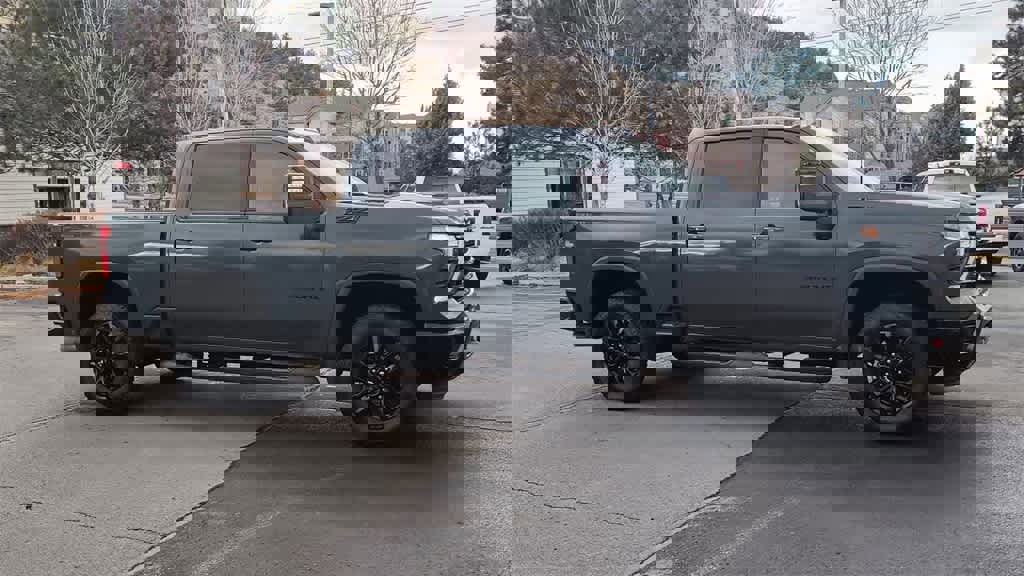 Used 2025 Chevrolet Silverado 3500 LTZ w/ LTZ Plus Package image 2