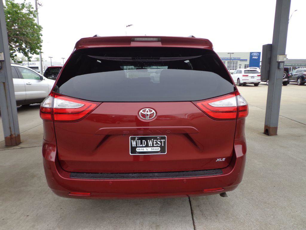 Used 2015 Toyota Sienna XLE w/ XLE Navigation Package FWD image 5