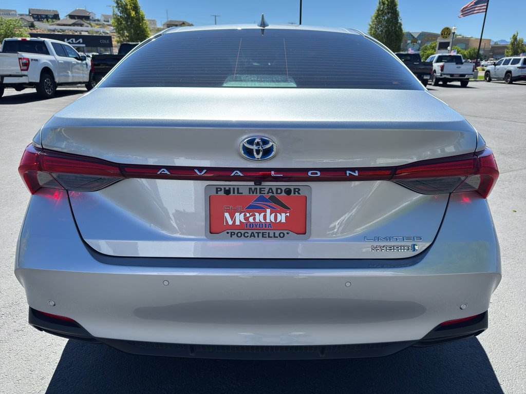 Used 2019 Toyota Avalon Limited w/ Advanced Safety Package FWD image 3