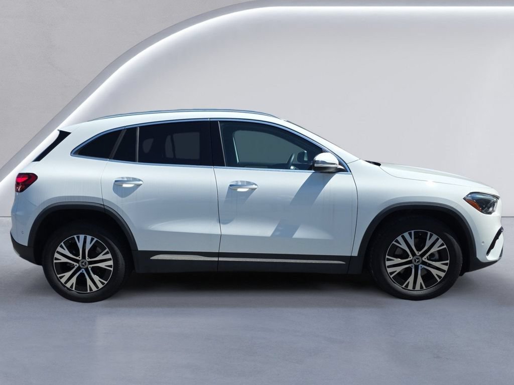 Used 2025 Mercedes-Benz GLA 250 4MATIC image 3