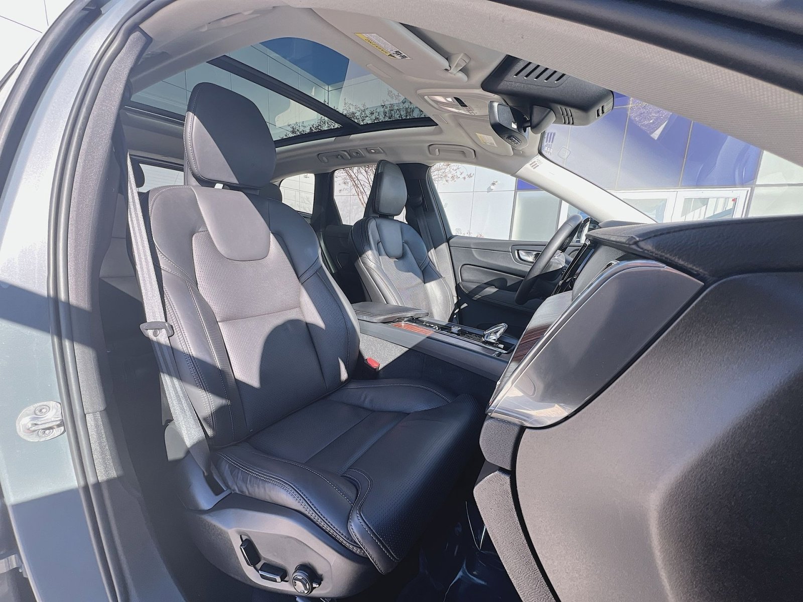 Certified 2023 Volvo XC60 B6 Ultimate w/ Climate Package image 27