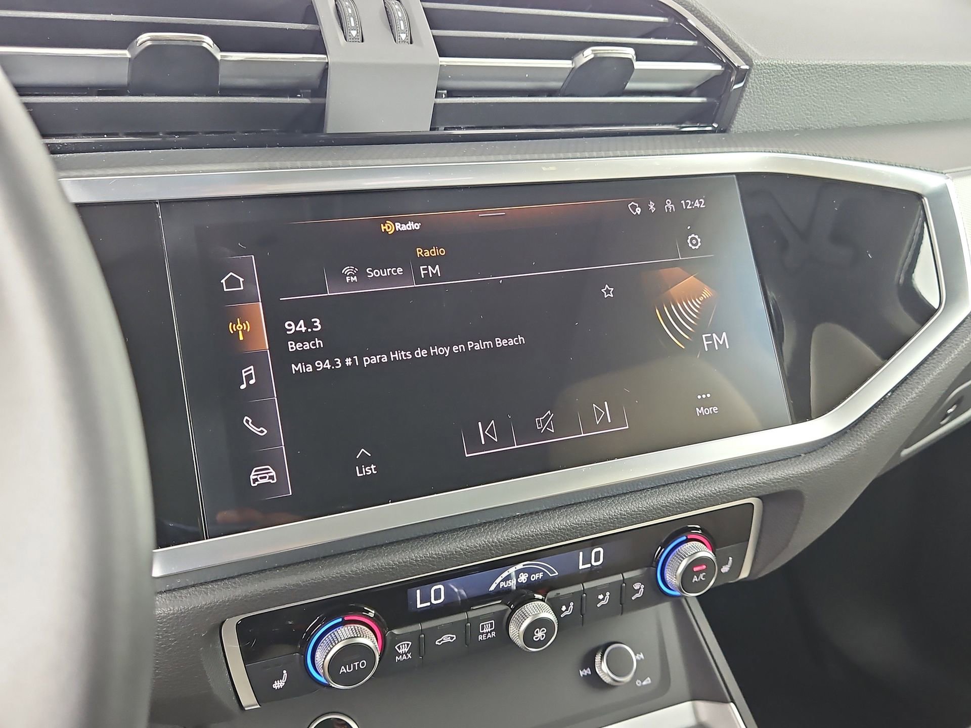 Certified 2025 Audi Q3 2.0T Premium Plus w/ Premium Plus Package image 31