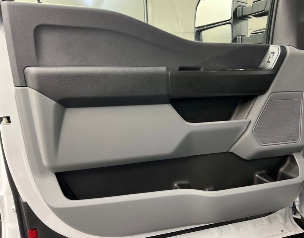 New 2026 Ford F250 XL w/ XL Chrome Package image 28