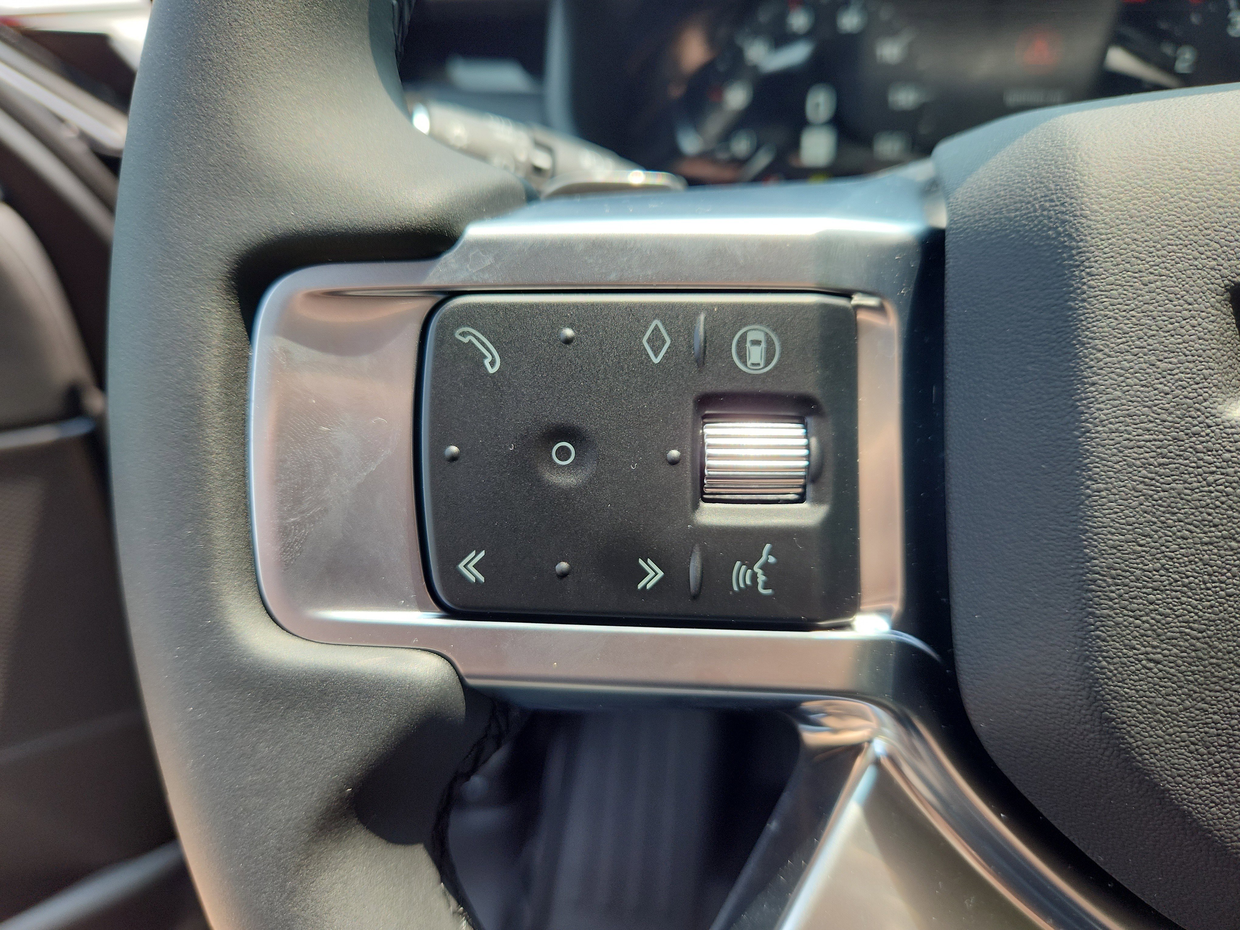 New 2025 Land Rover Discovery S image 19