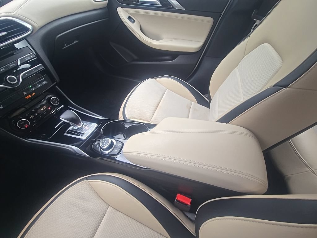 Used 2019 INFINITI QX30 w/ Navigation Package FWD image 24