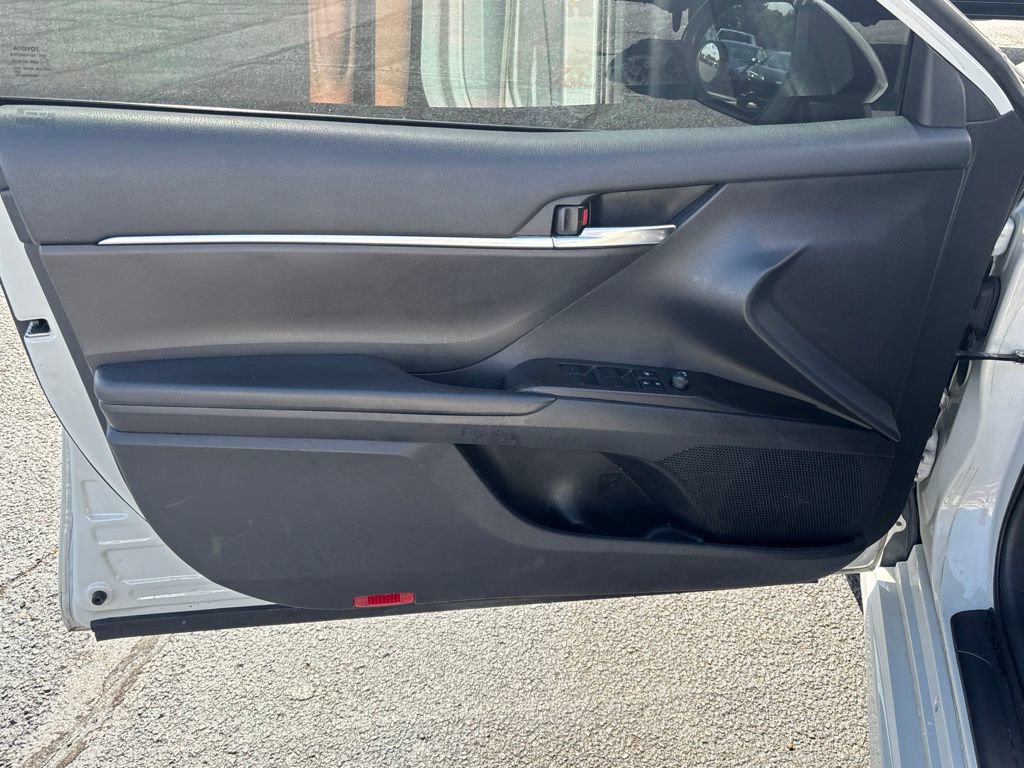Used 2023 Toyota Camry SE FWD image 6