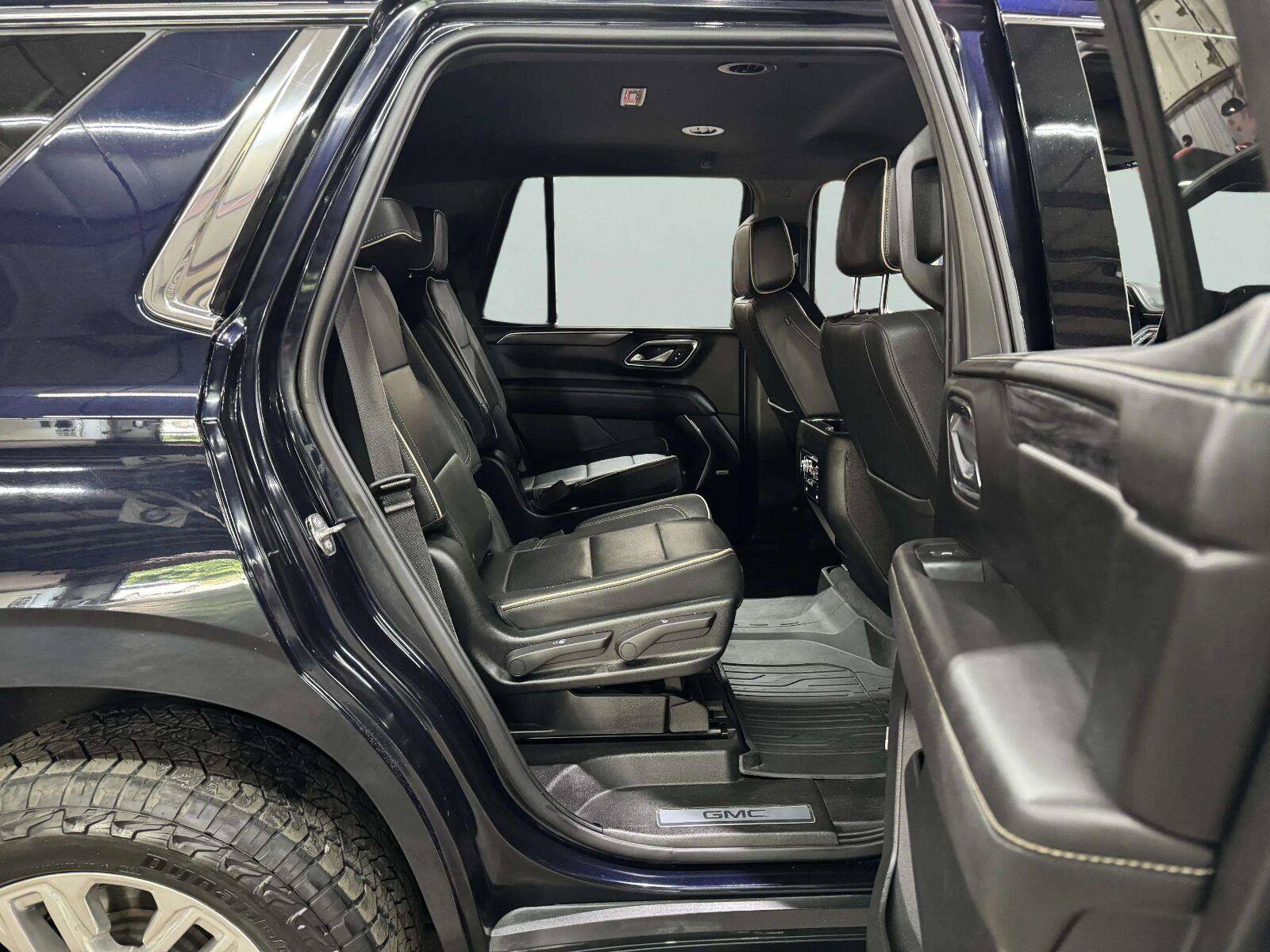Used 2022 GMC Yukon SLT w/ SLT Luxury Package AWD/4WD image 35
