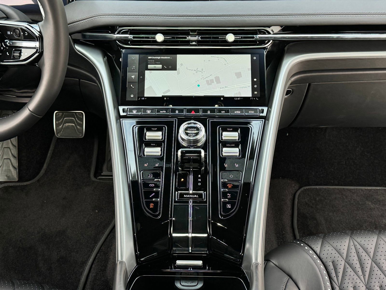 Used 2024 Aston Martin DB12 Coupe image 23