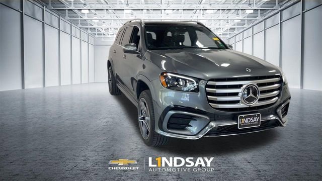 Used 2025 Mercedes-Benz GLS 450 4MATIC image 4