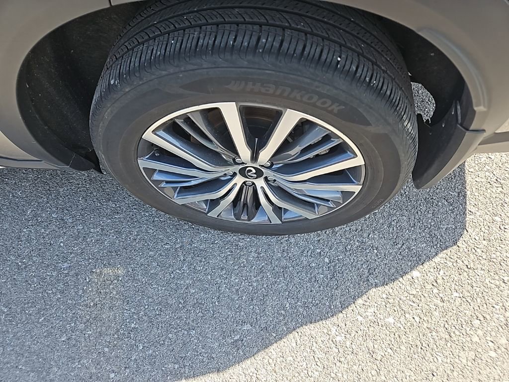 Used 2023 INFINITI QX60 Sensory w/ Cargo Package image 12