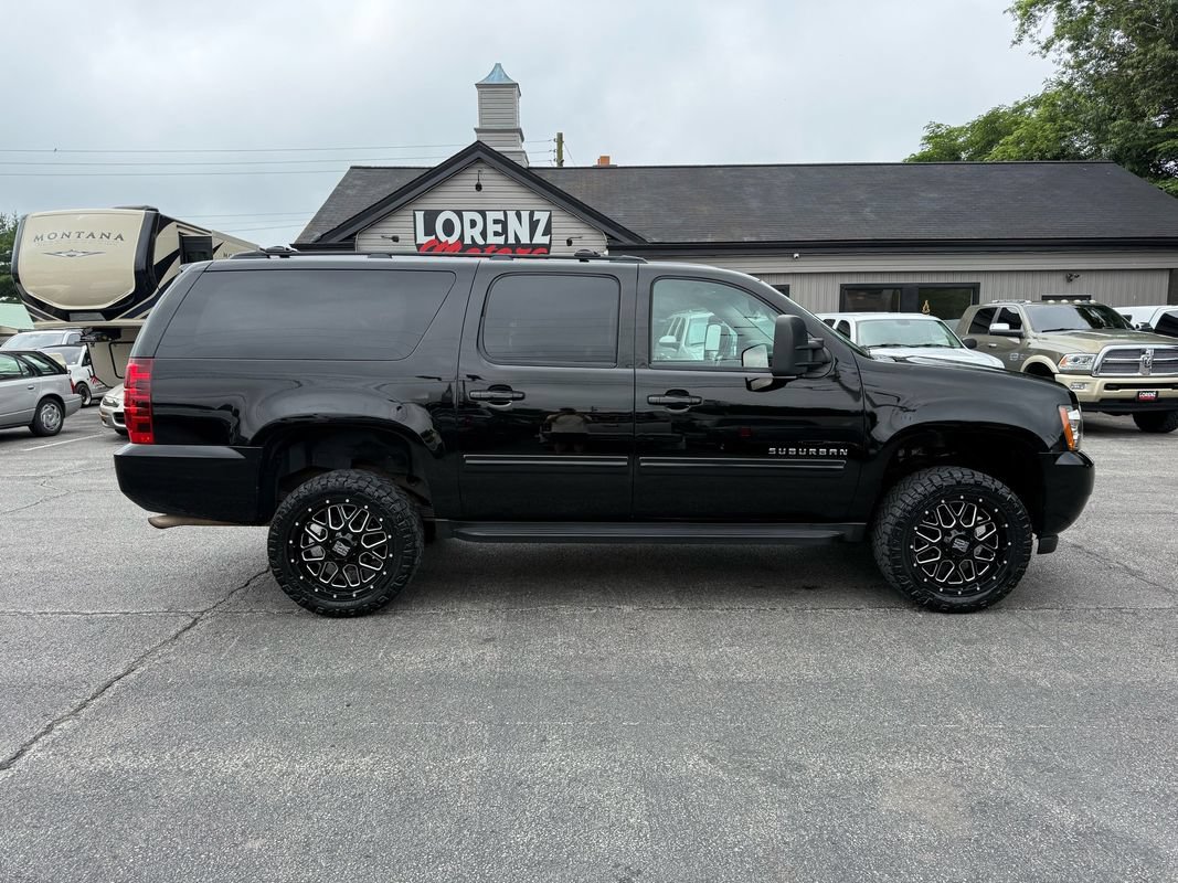 Used 2011 Chevrolet Suburban 2500 LS AWD/4WD image 2