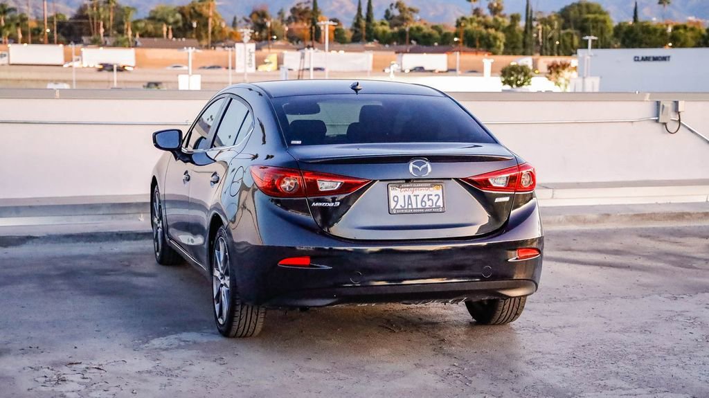 Used 2018 MAZDA MAZDA3 Grand Touring w/ Premium Equipment Package image 7