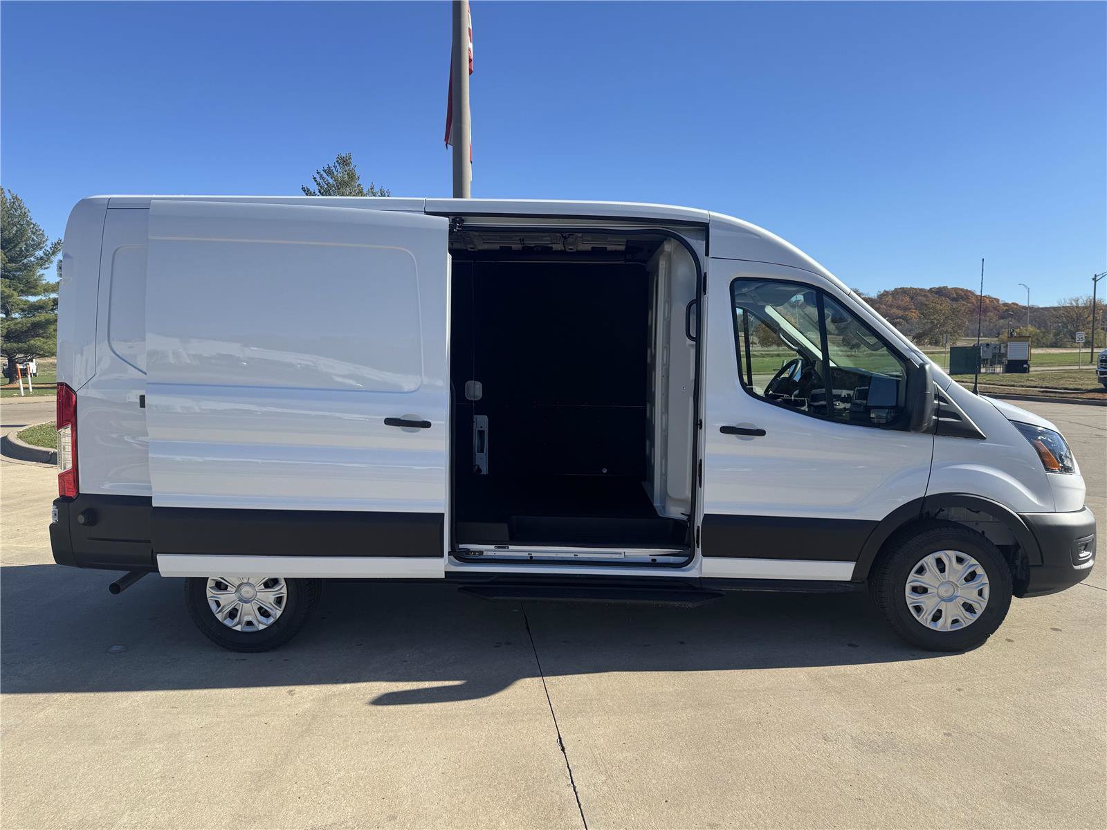 New 2026 Ford Transit 250 148 Medium Roof w/ Load Area Protection Package RWD image 7