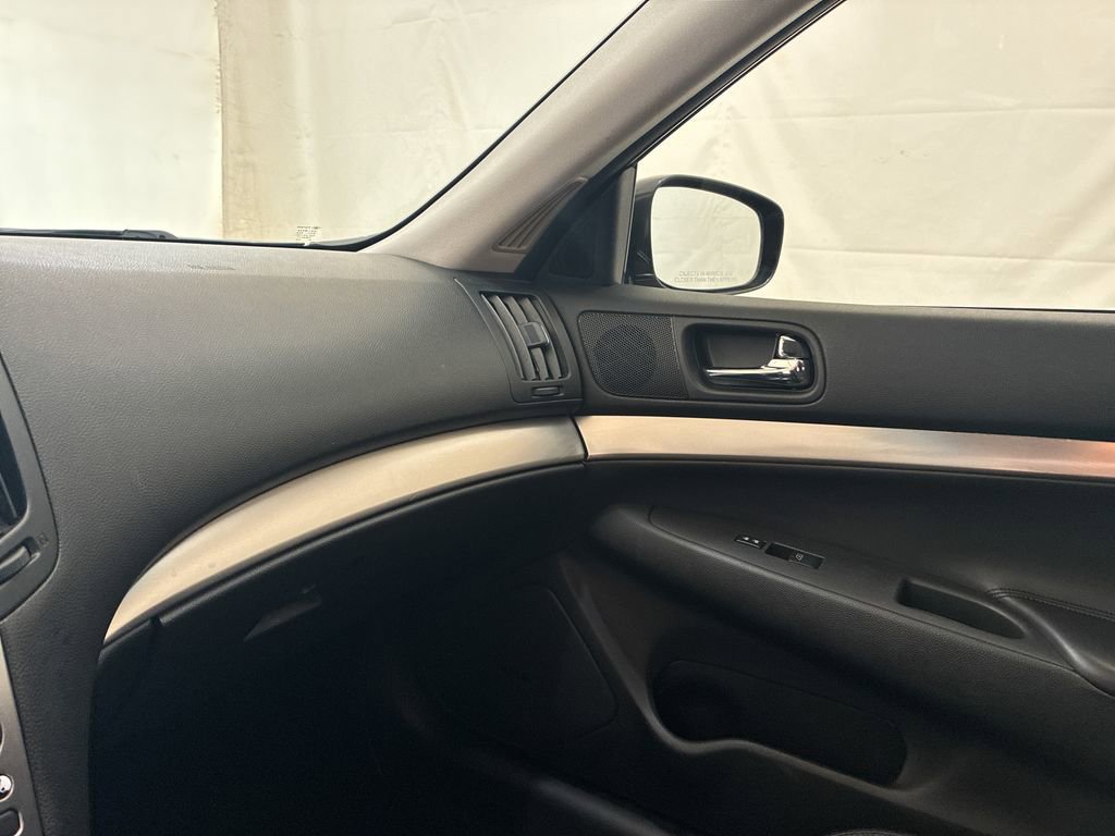 Used 2011 INFINITI G37 x Sedan w/ Premium Pkg AWD/4WD image 27