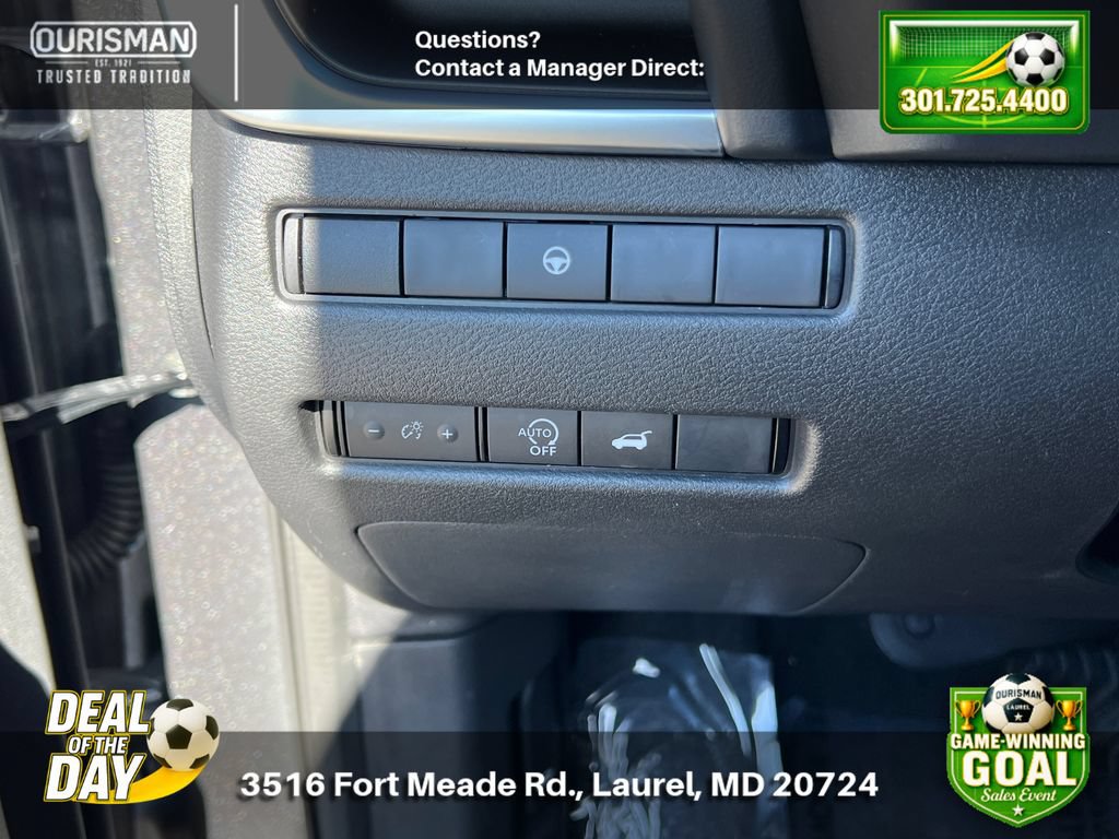 Used 2024 Nissan Rogue SV FWD image 29