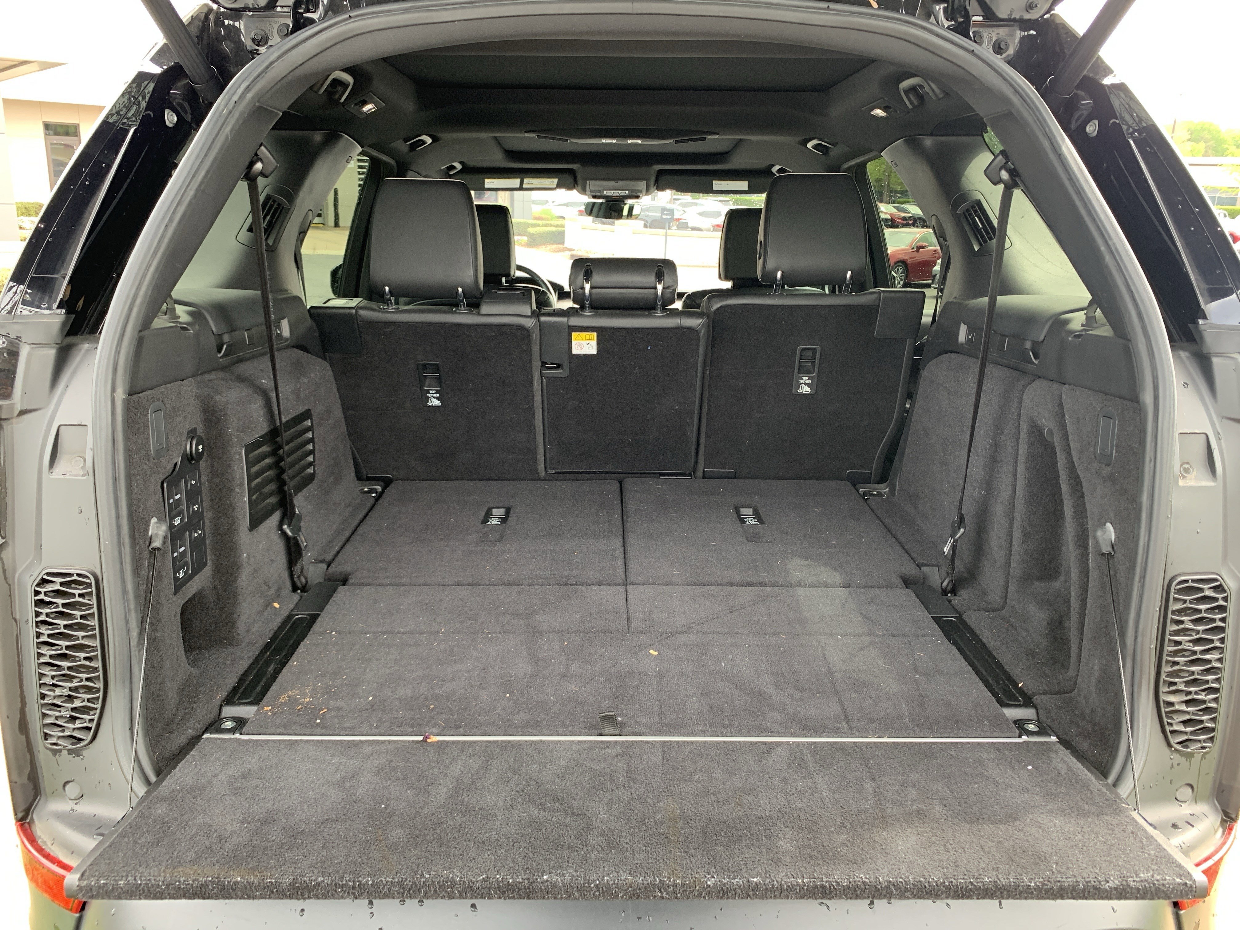 Used 2018 Land Rover Discovery HSE Luxury image 34