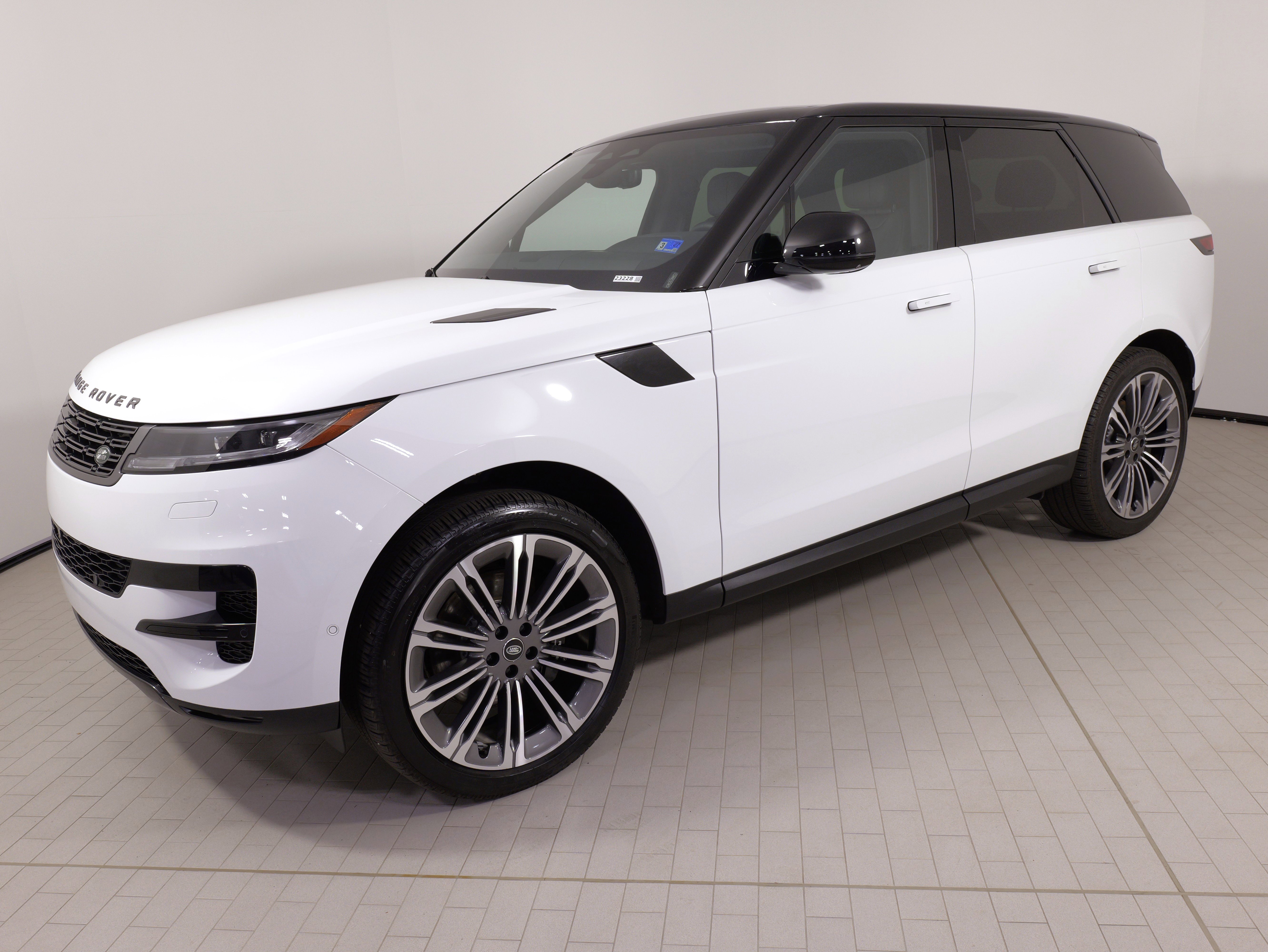 Used 2025 Land Rover Range Rover Sport SE