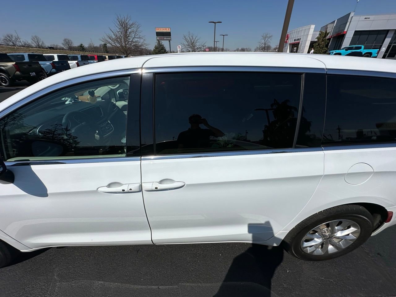 Used 2023 Chrysler Pacifica Touring-L image 13