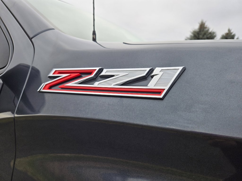 Used 2022 Chevrolet Silverado 1500 LT Trail Boss w/ LPO, Dark Essentials Package image 5