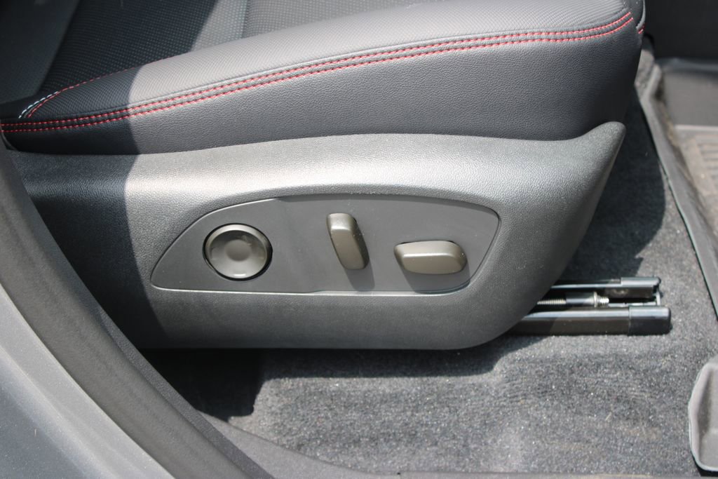 New 2026 Chevrolet Traverse RS w/ LPO, Floor Liner Package FWD image 28