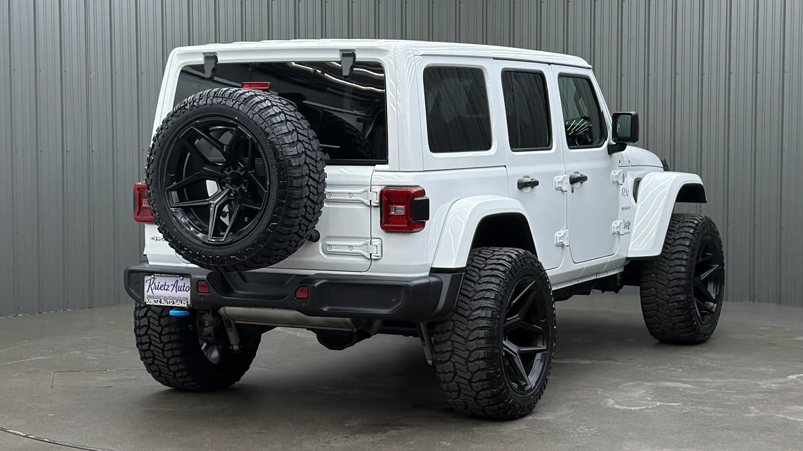Used 2024 Jeep Wrangler Unlimited Sahara w/ Technology Group AWD/4WD image 5