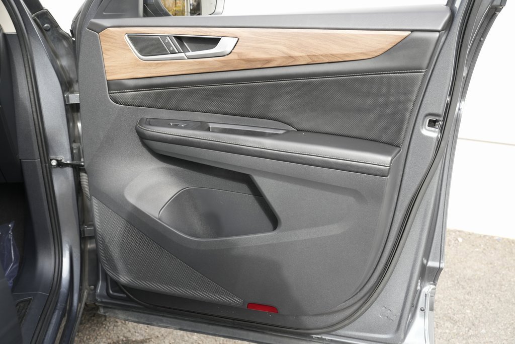 Used 2024 Volkswagen Atlas SE image 35