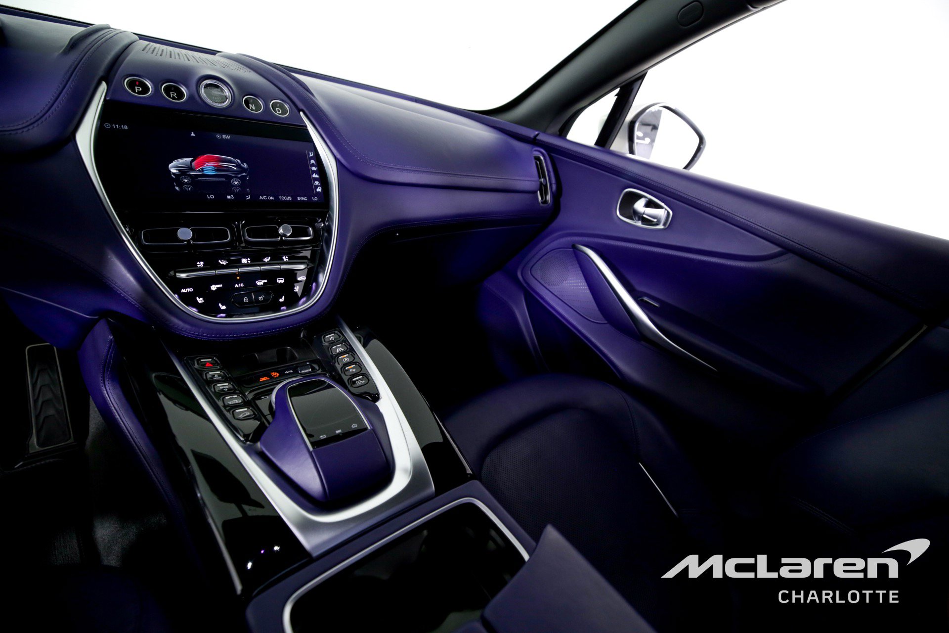 Used 2021 Aston Martin DBX image 15