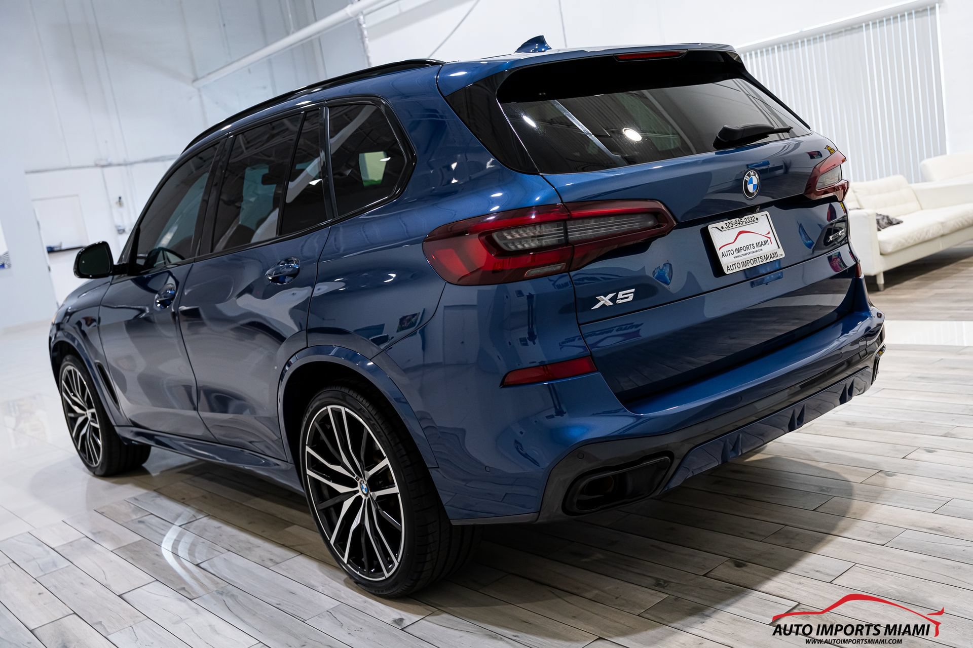 Used 2022 BMW X5 xDrive40i w/ M Sport Package AWD/4WD image 17