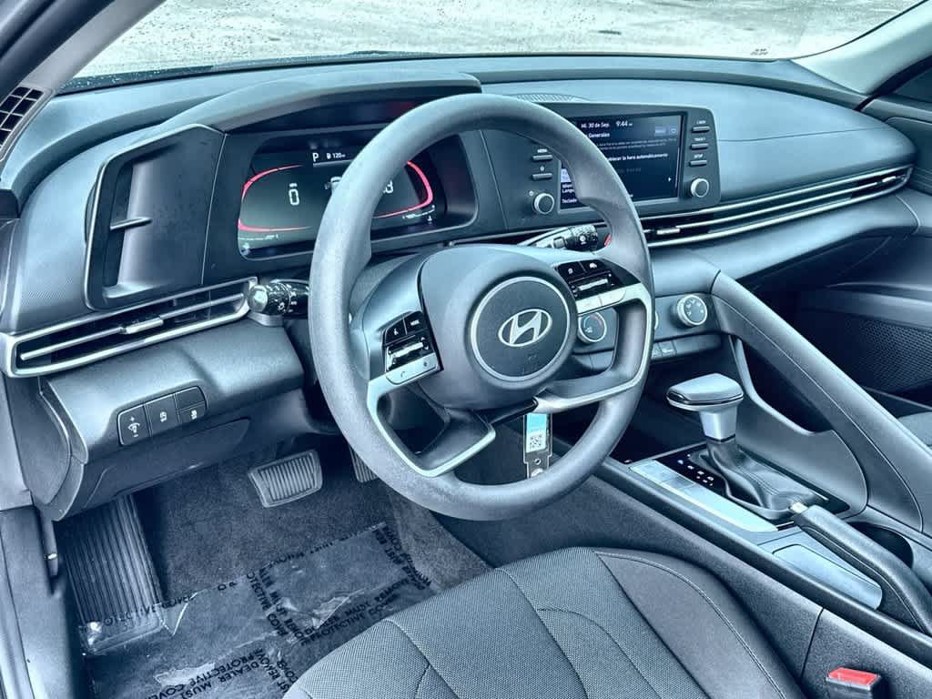Used 2025 Hyundai Elantra SE FWD image 13
