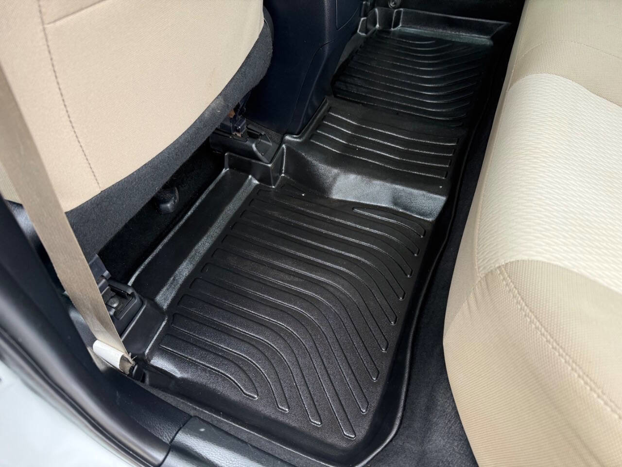 Used 2016 Toyota Corolla LE FWD image 13