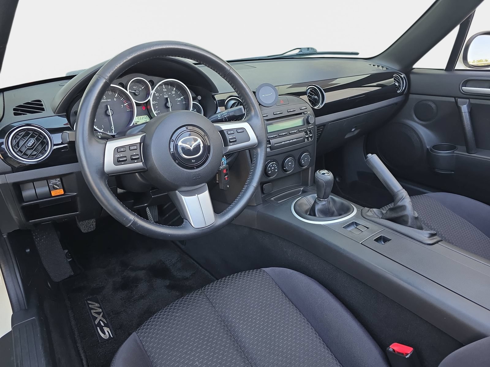 Used 2007 MAZDA MX-5 Miata Touring RWD image 17