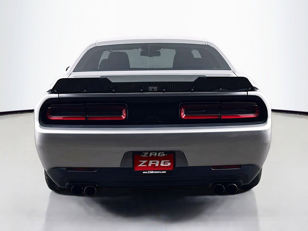 Used 2016 Dodge Challenger R/T RWD image 4