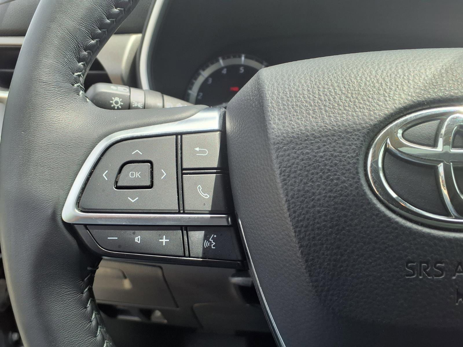 Used 2020 Toyota Highlander XLE FWD image 15