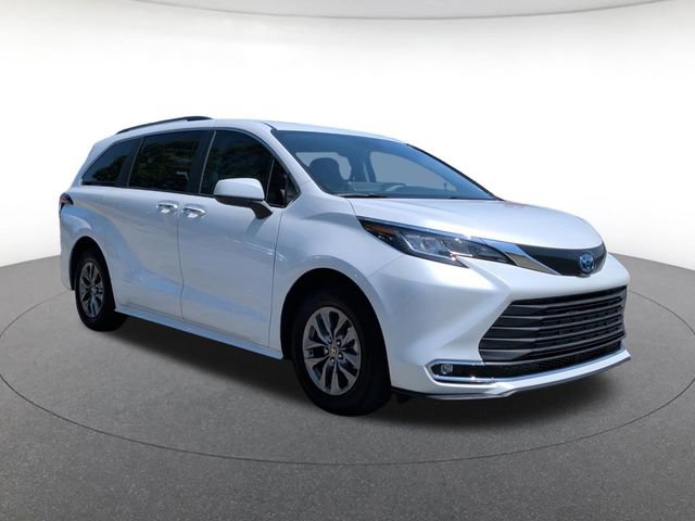Used 2023 Toyota Sienna XLE FWD image 8