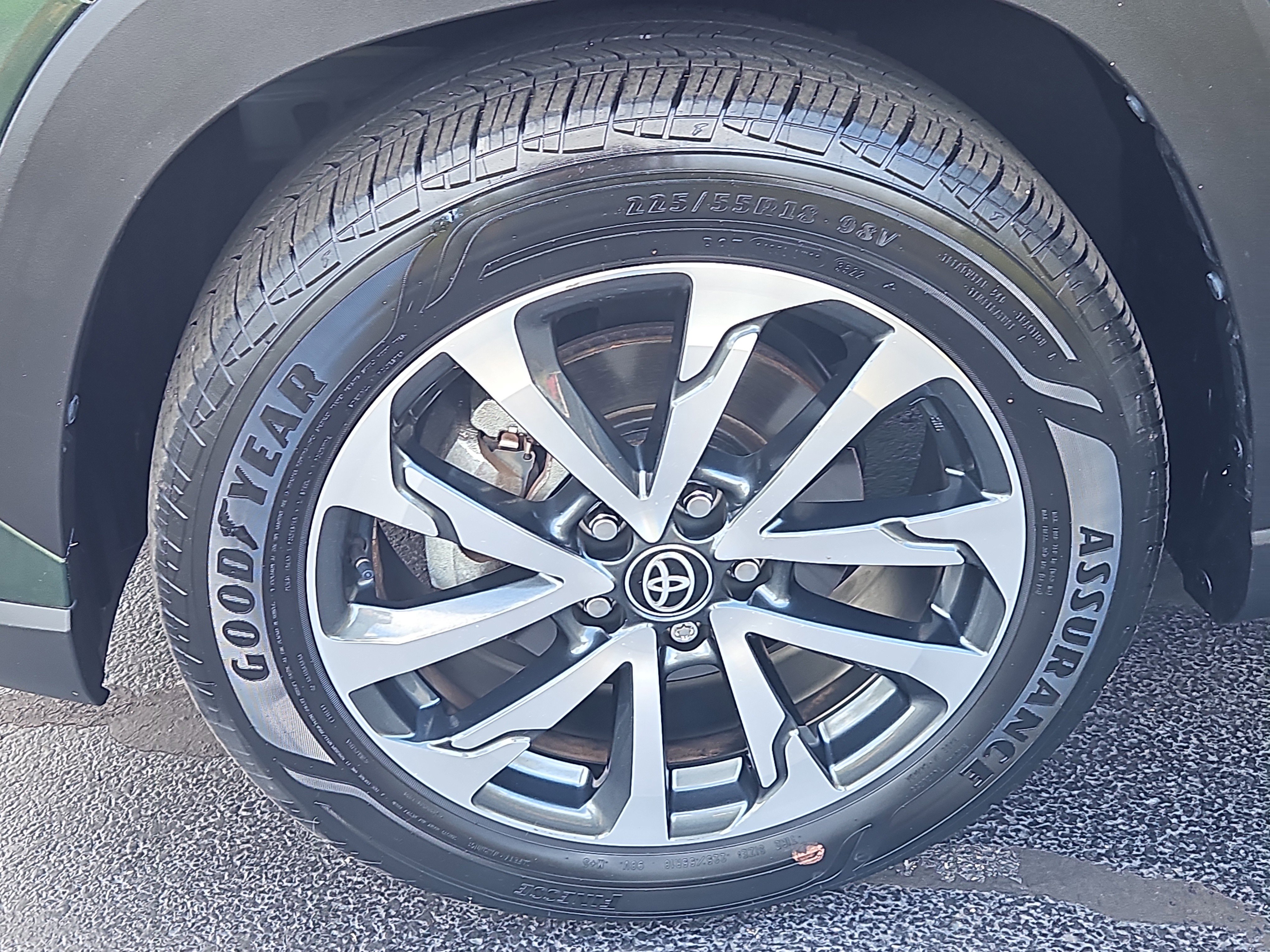 Used 2023 Toyota Corolla Cross XLE image 4