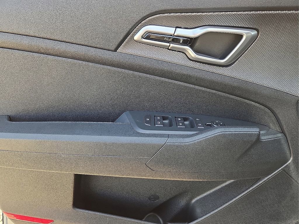 Used 2024 Kia Sportage LX image 19