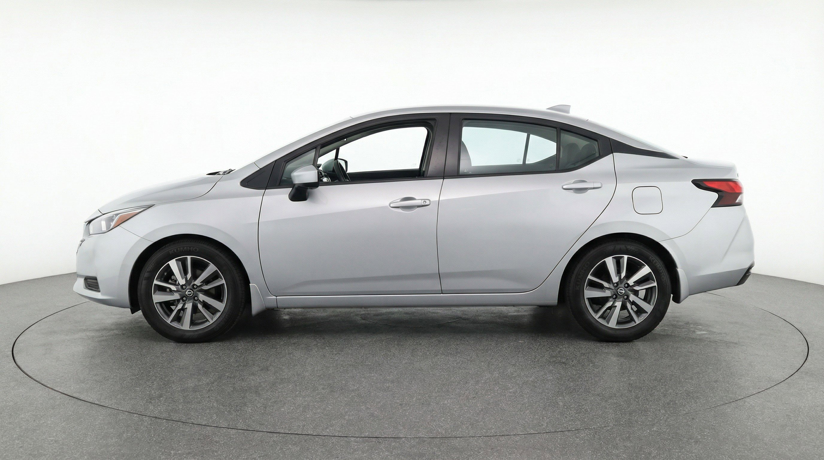 Used 2025 Nissan Versa SV FWD image 5