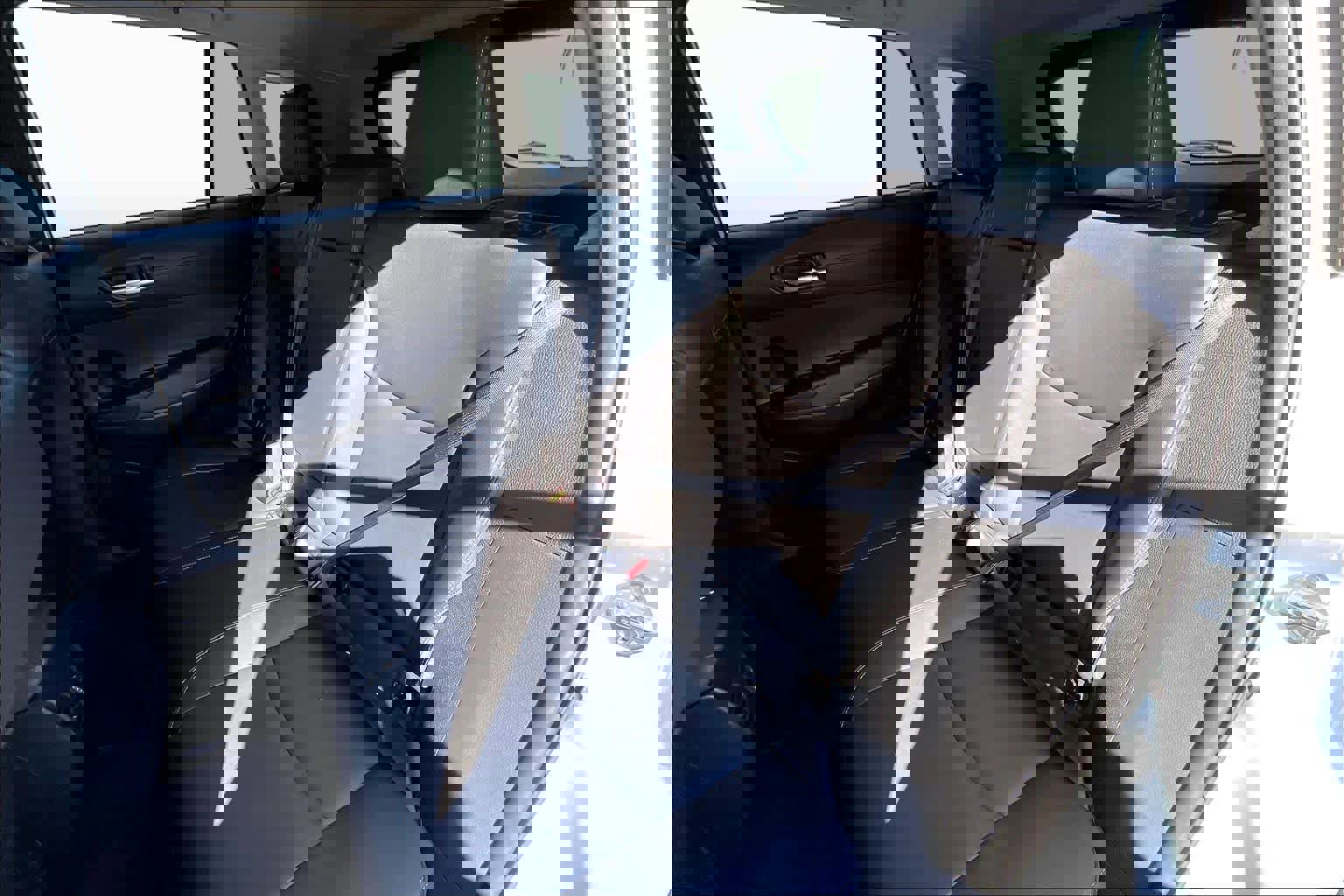 Used 2022 Toyota Corolla Cross XLE w/ Convenience Package image 20