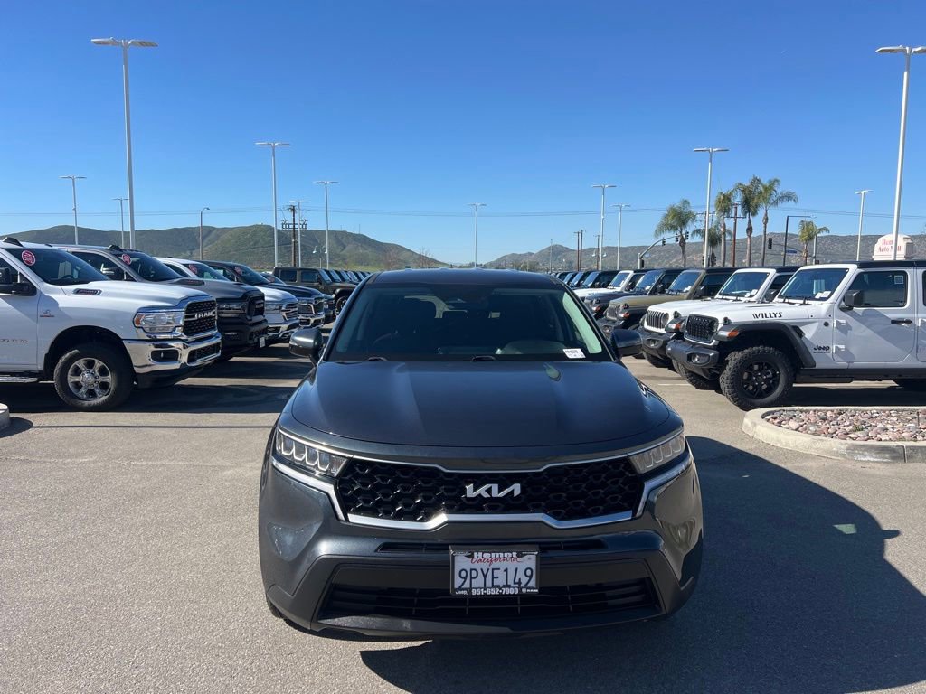 Used 2022 Kia Sorento LX image 3