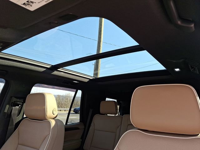 Used 2023 Chevrolet Tahoe Premier AWD/4WD image 14