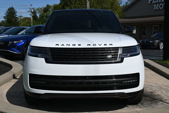 Used 2025 Land Rover Range Rover SE AWD/4WD image 2