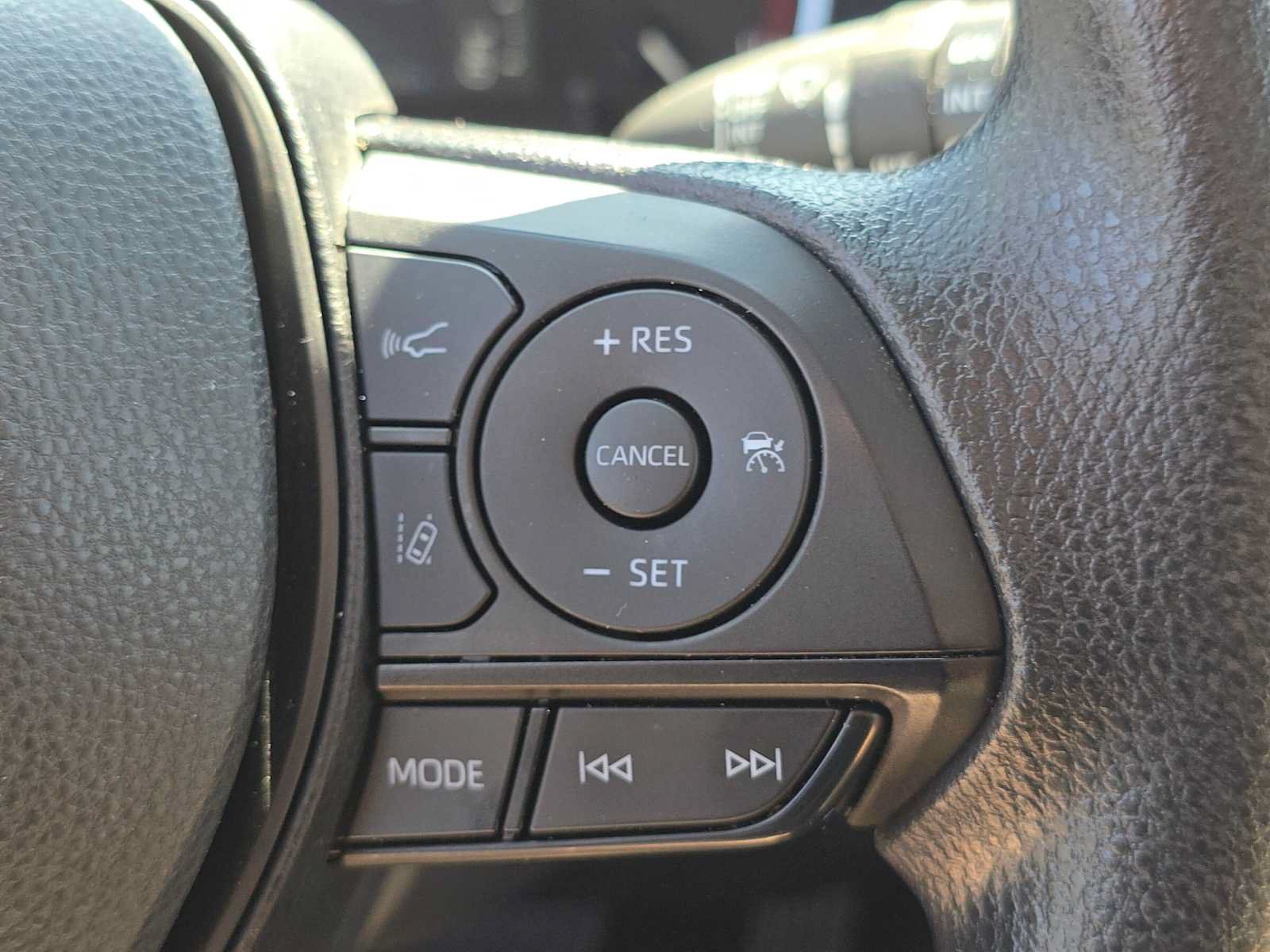 Certified 2025 Toyota RAV4 XLE FWD image 29