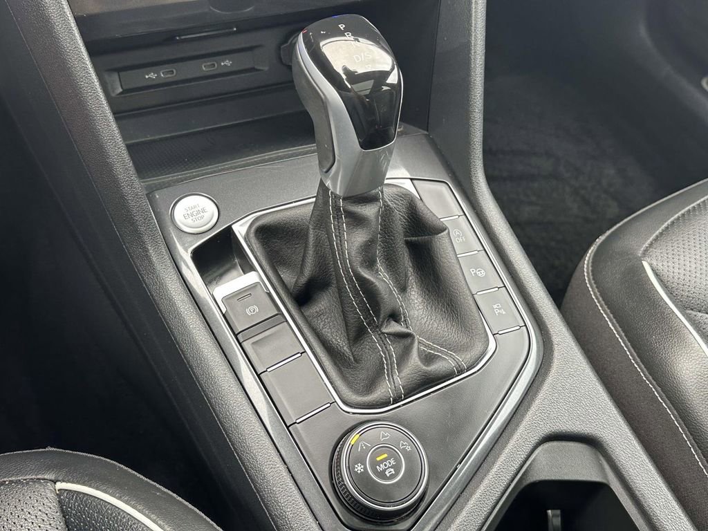 Certified 2024 Volkswagen Tiguan SEL R-Line image 33