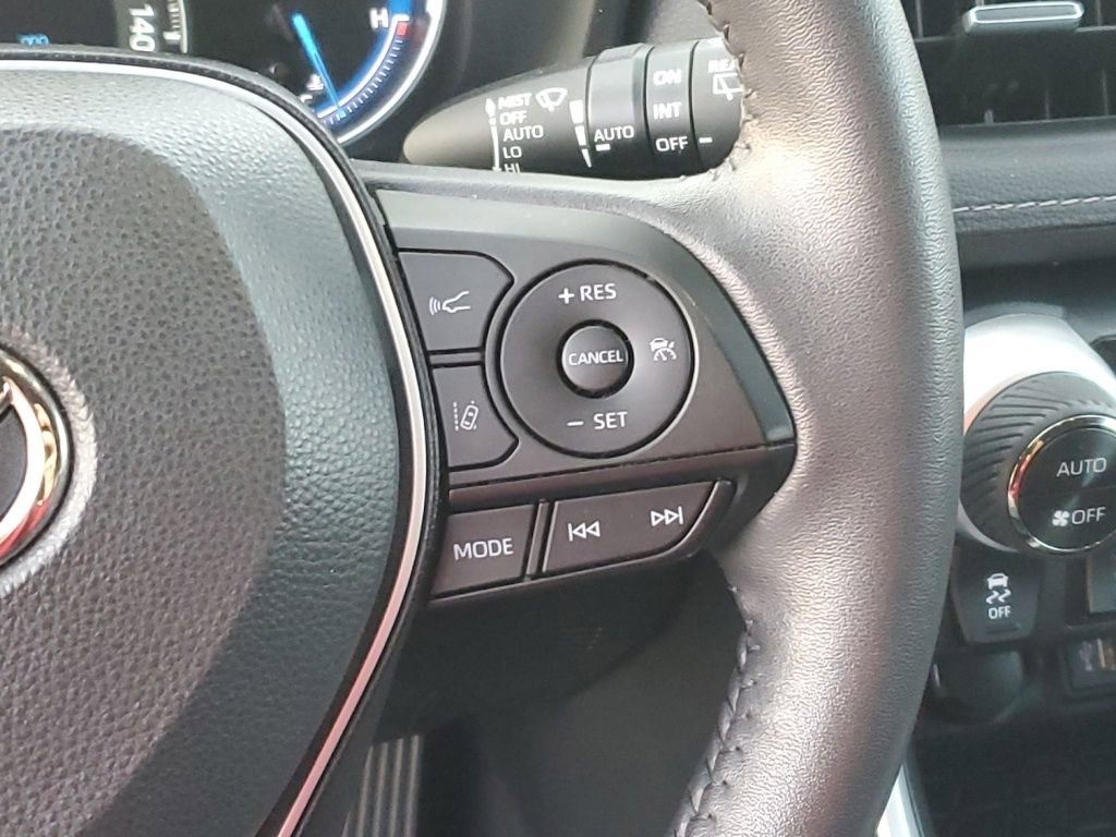 Used 2023 Toyota RAV4 XLE Premium image 17
