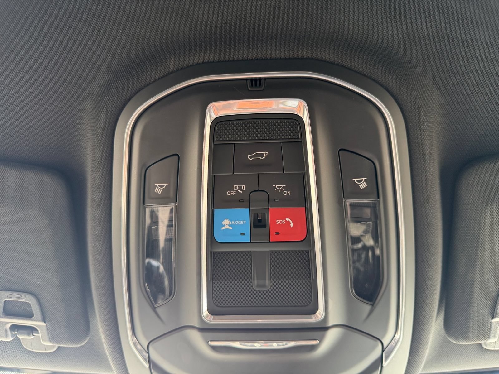 Used 2024 Jeep Grand Cherokee Altitude AWD/4WD image 28