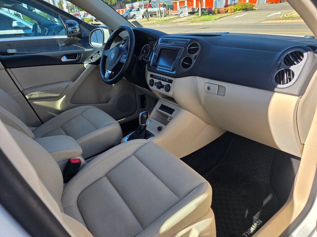 Used 2017 Volkswagen Tiguan S FWD image 22