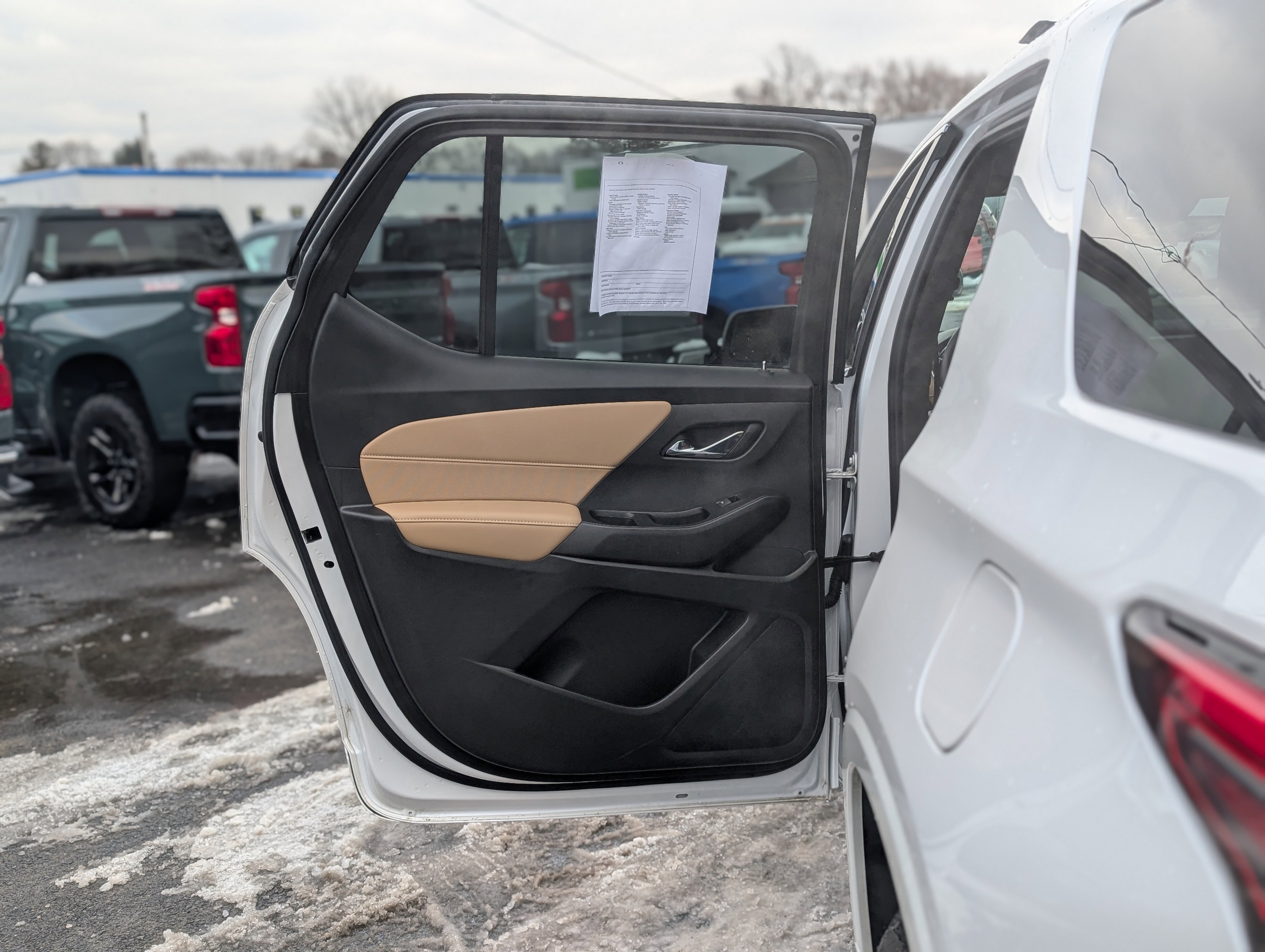 Used 2023 Chevrolet Traverse Premier image 41