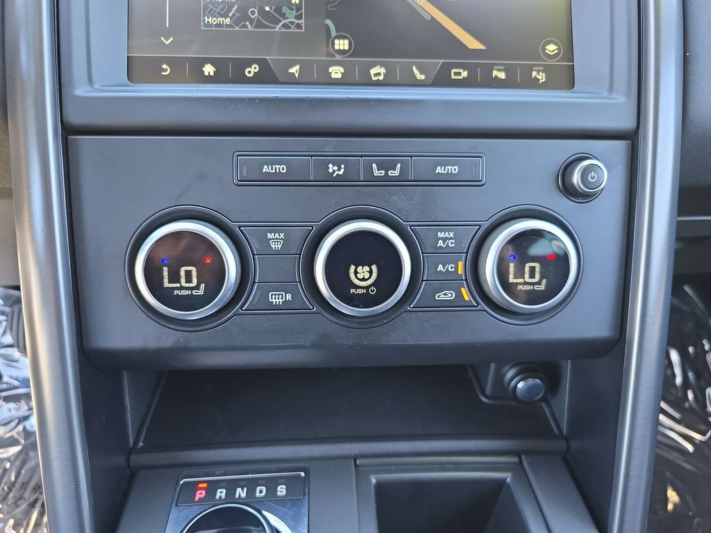 Used 2020 Land Rover Discovery Landmark AWD/4WD image 29